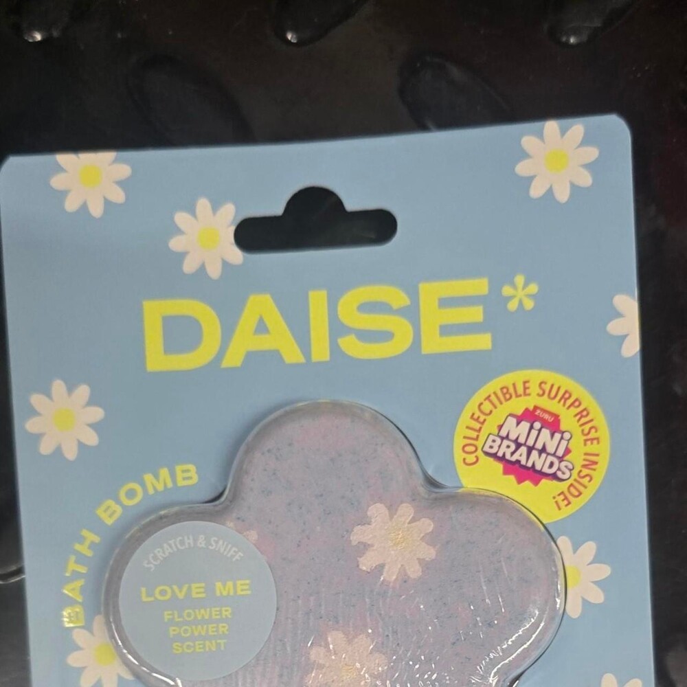 Daise Bath Bomb Love Me Flower Power Scent